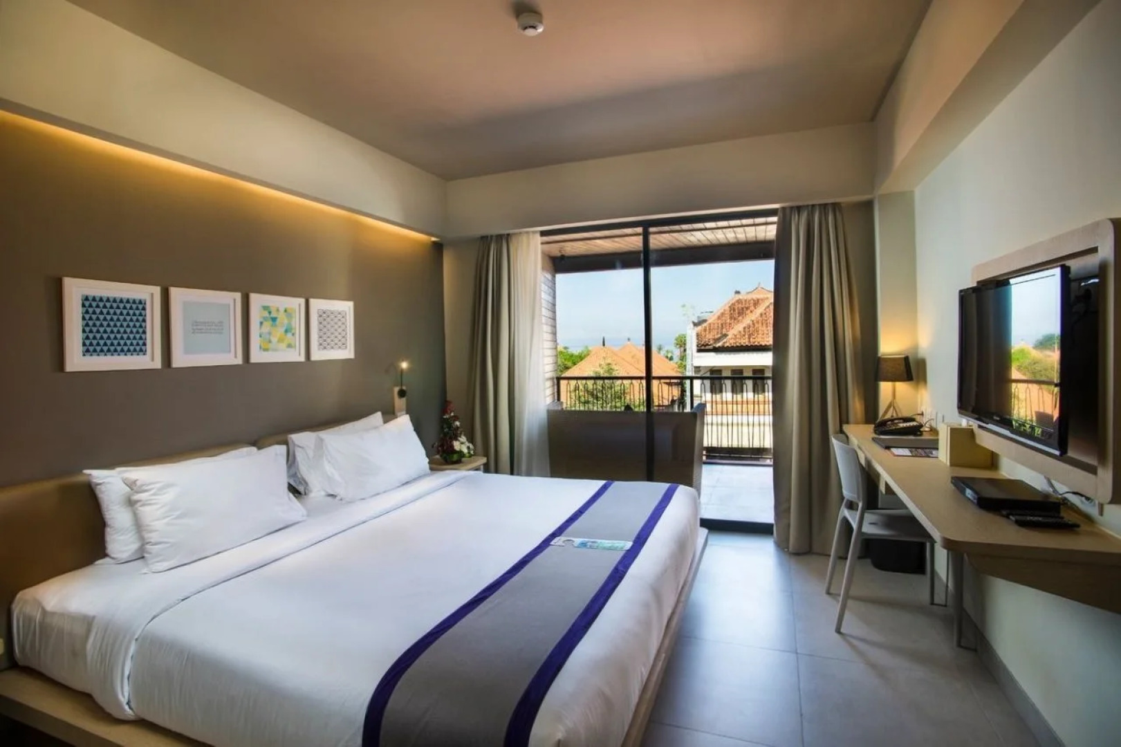 Отель Sevn Legian