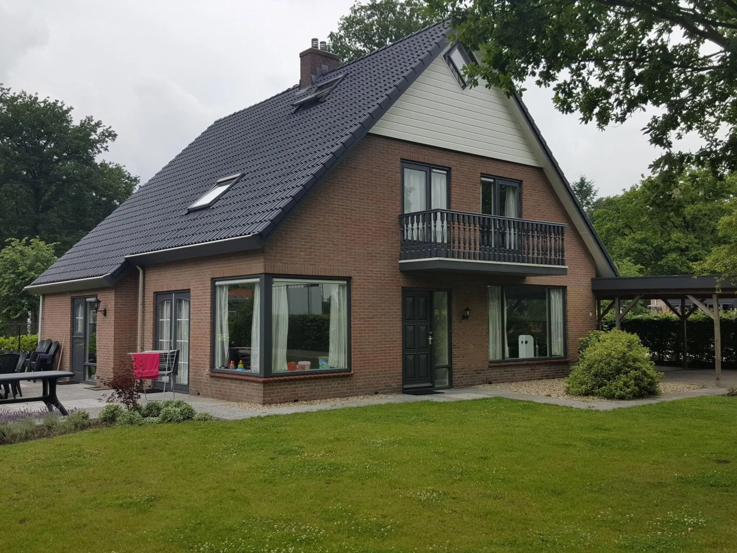 Comfortable villa with a dishwasher, near a national park