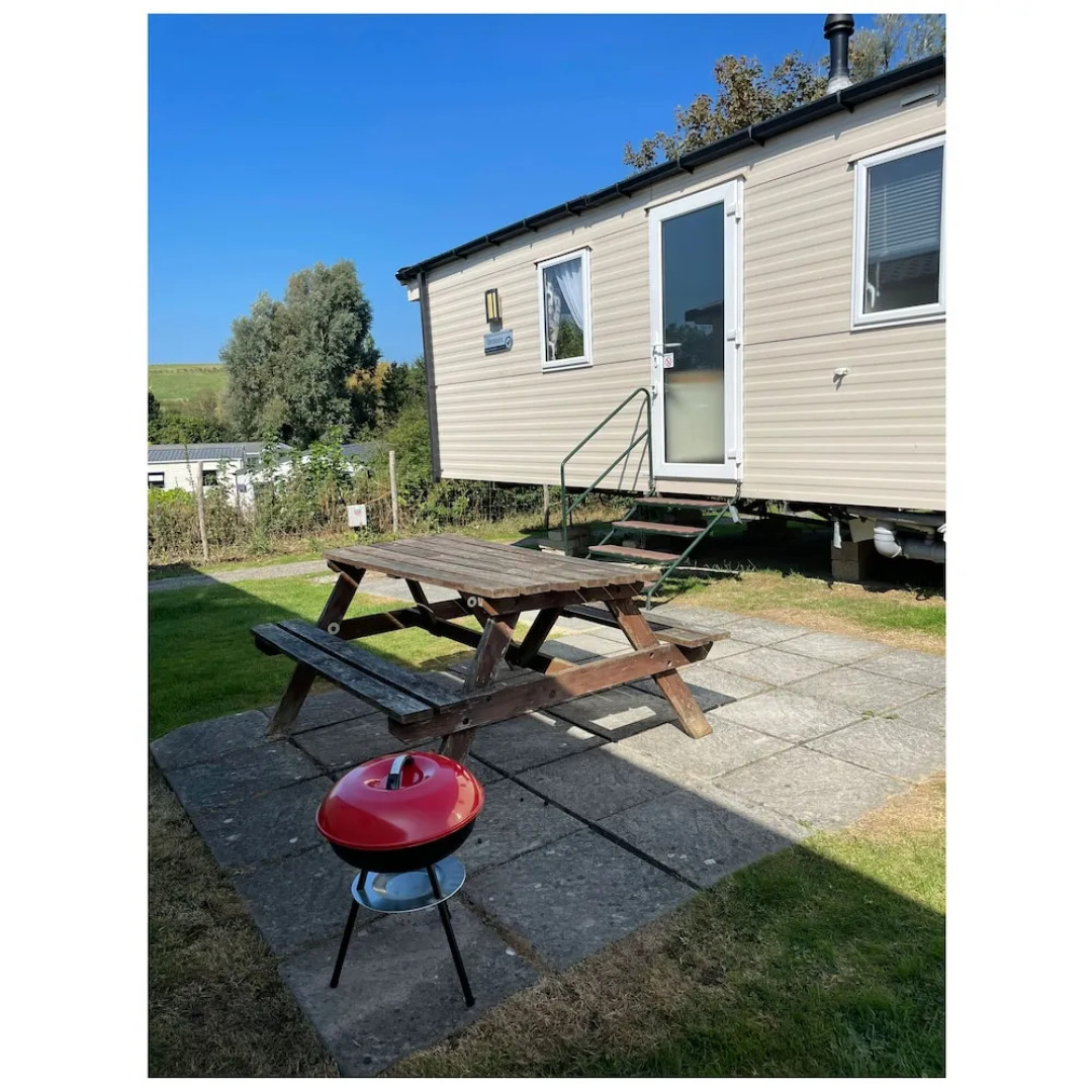 Caravan - Sleeps 6 & Parking