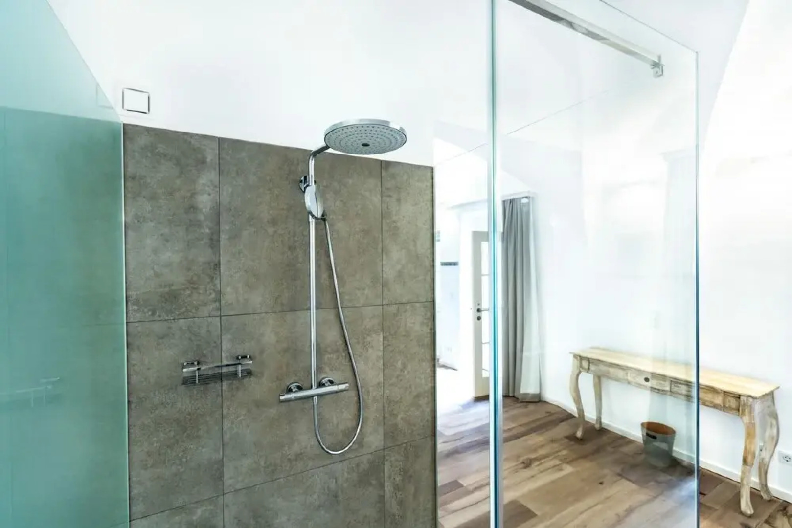 Deluxe Loft With King Bed Private Parking in the old Town of Krems