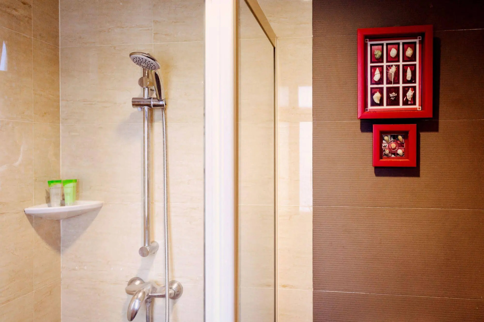 Victoria Hotel, a NuVe Group Collection