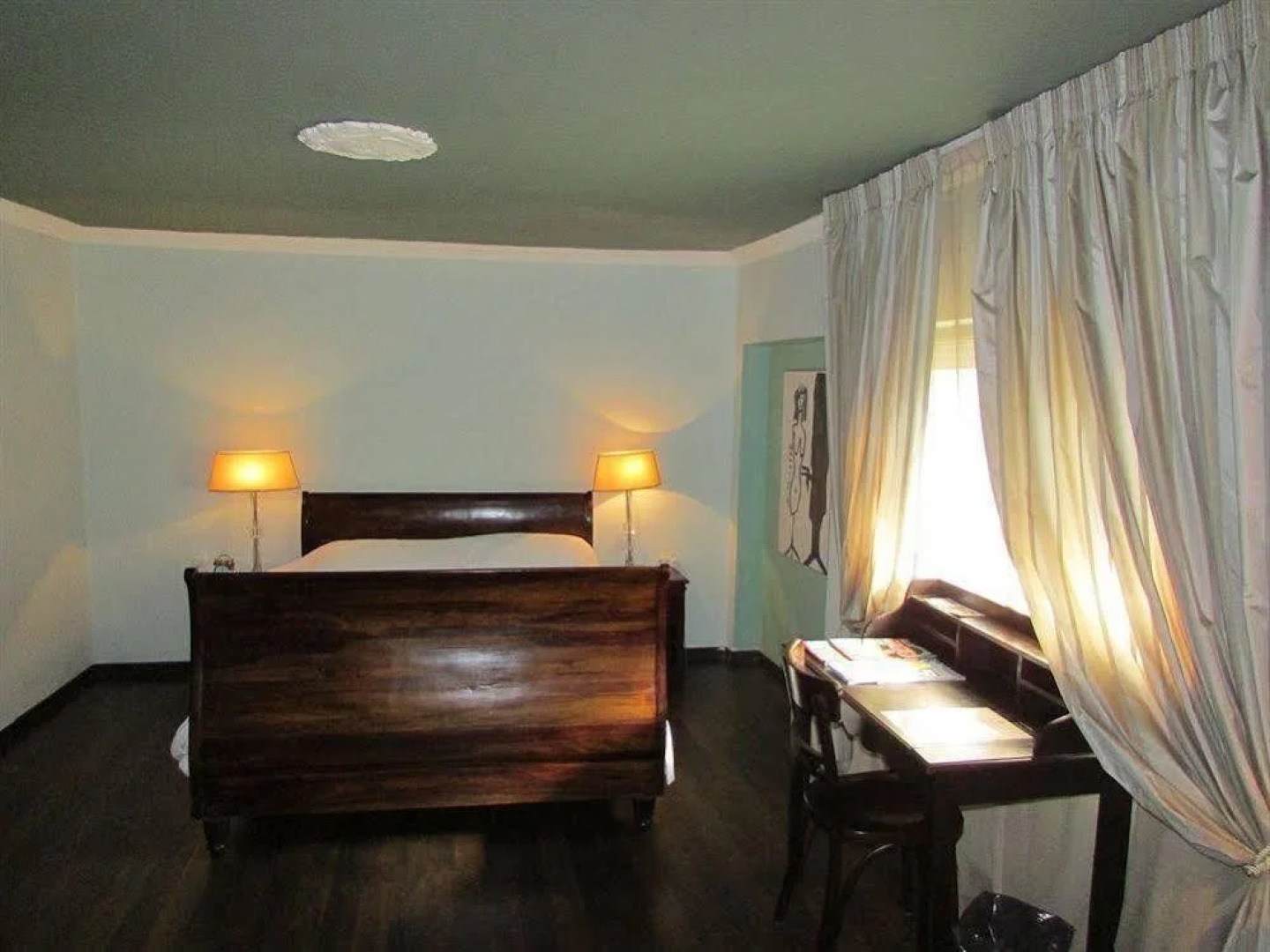 Nina Cafe Suites Hotel