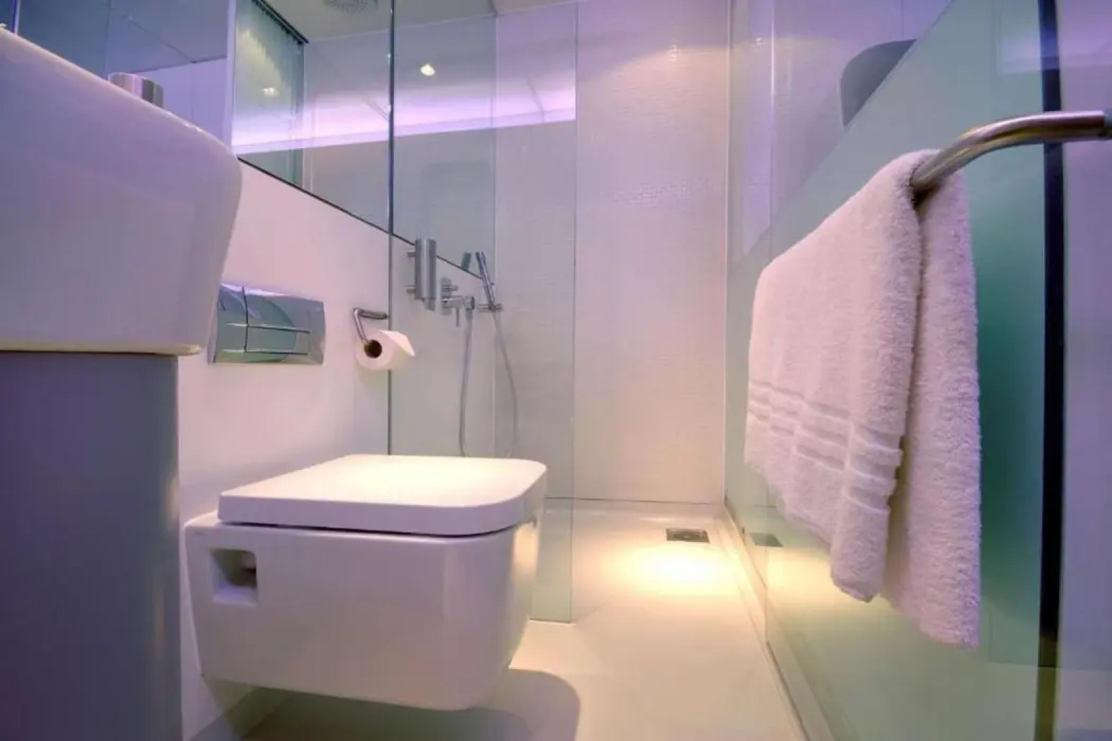 YOTELAIR Amsterdam Schiphol - Transit Hotel