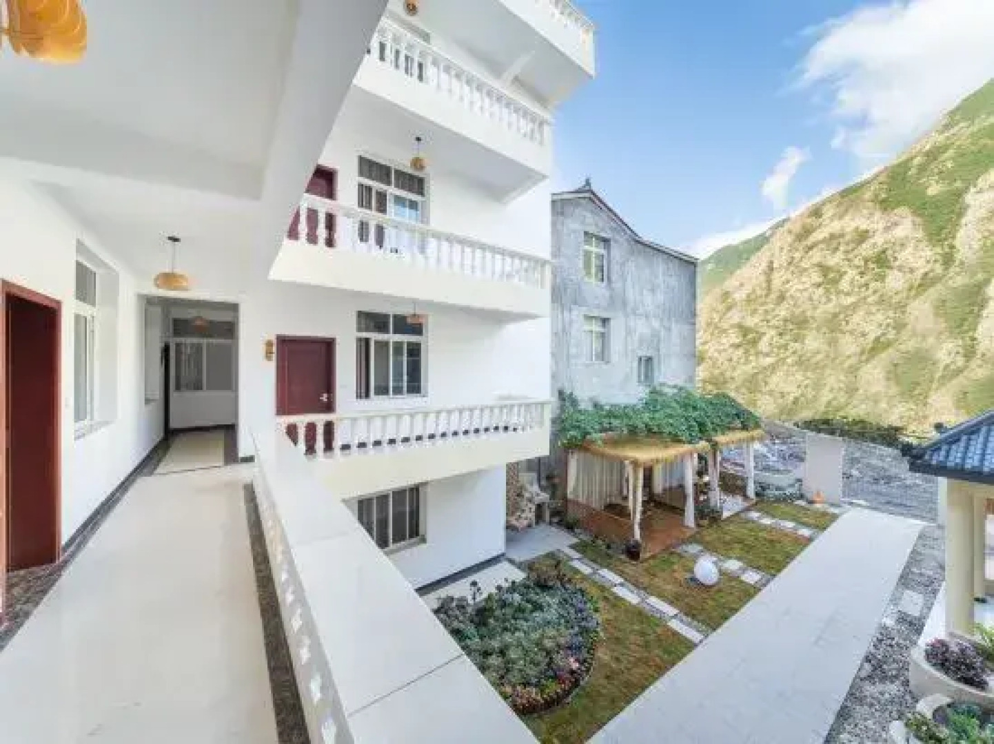 Jiuzaigou Huayujian Homestay