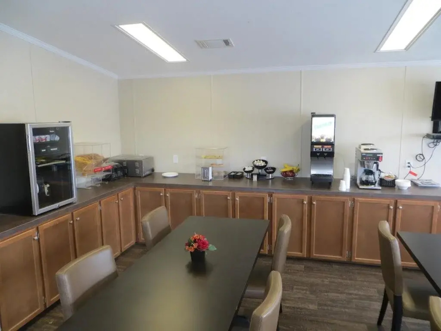 Shale Lodge Three Rivers