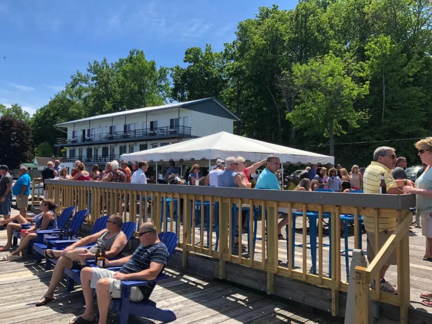 Showboat Motel Restaurant & Bar