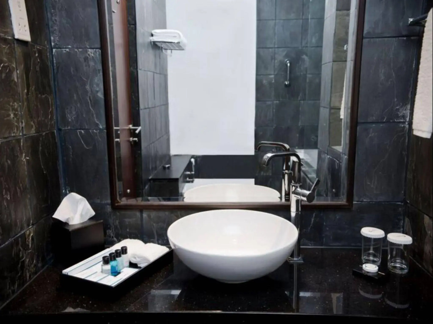 Ocean Edge Suites & Hotel Colombo