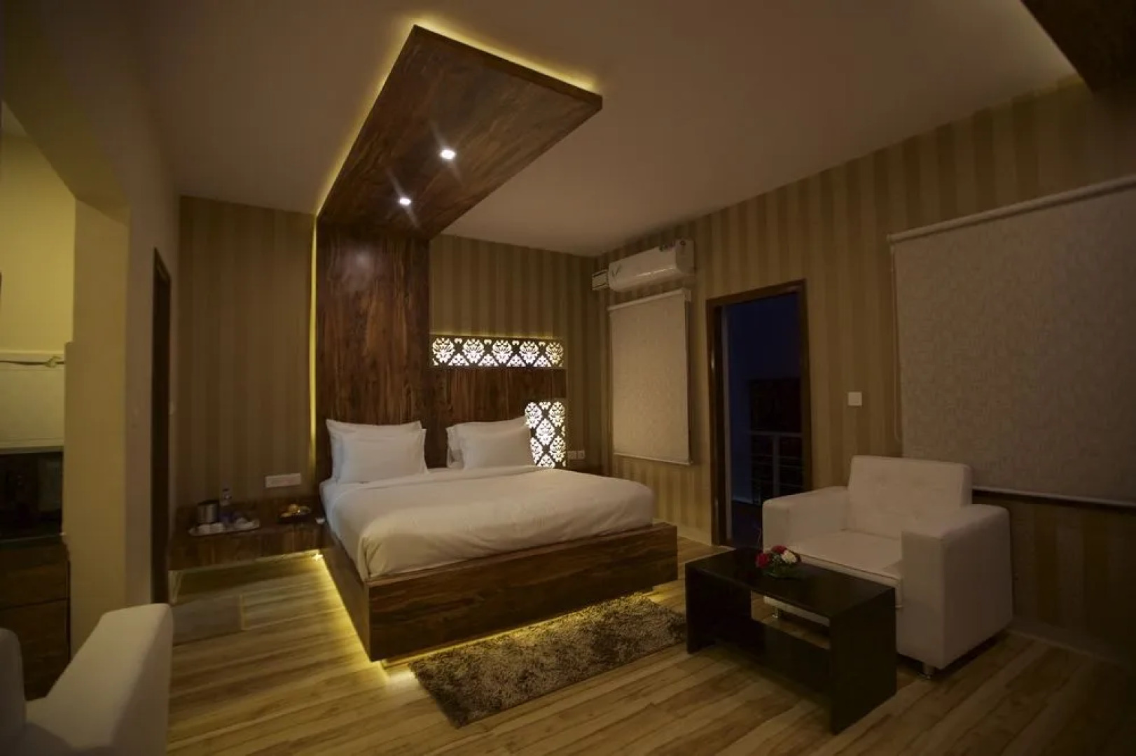 FabHotel Grand Savoury Suites