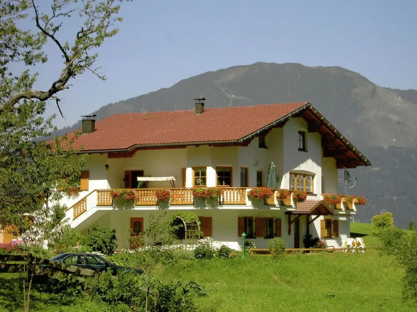 Spacious Apartment With Garden in Bürserberg