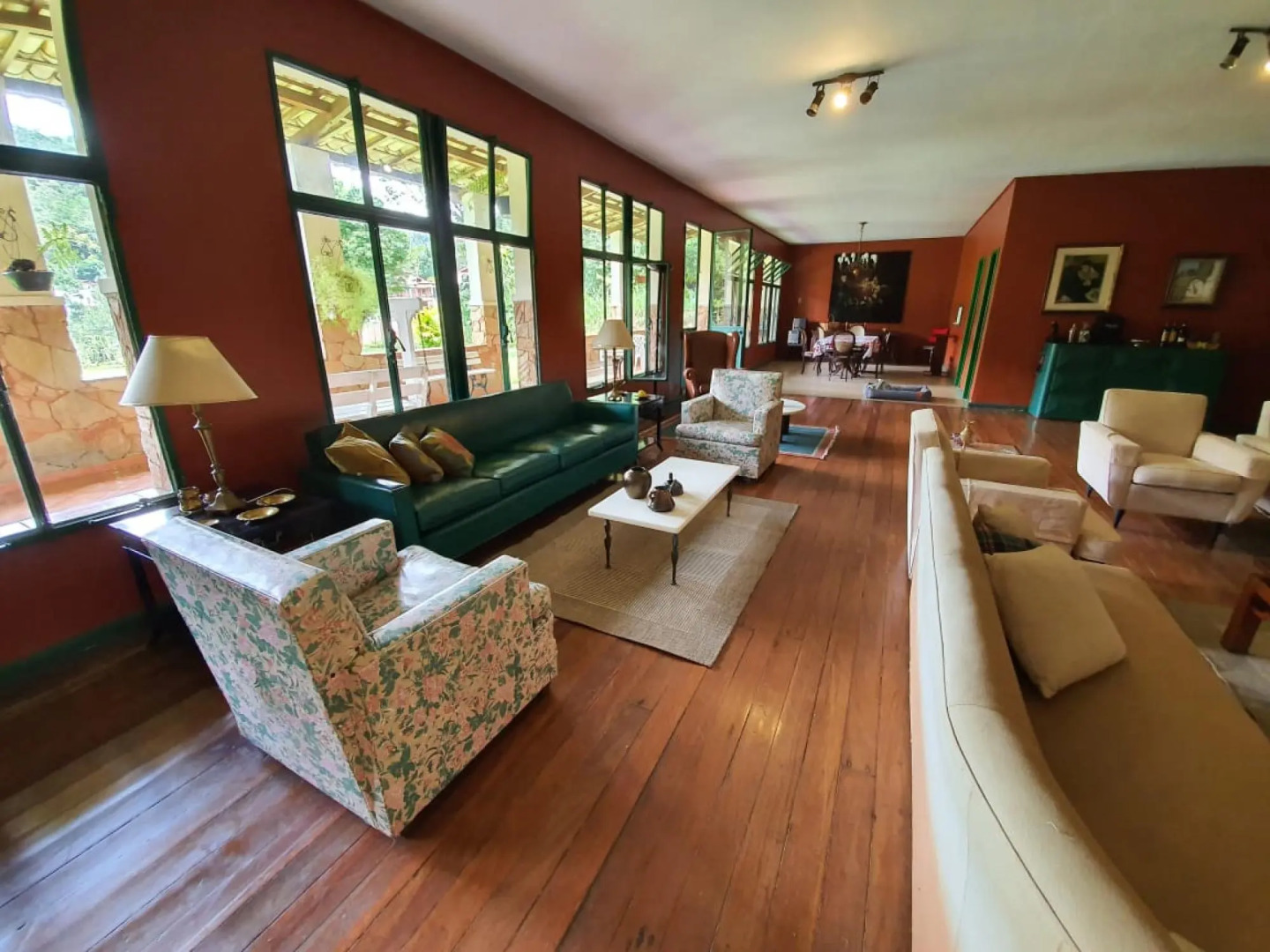 Pineapples Frib174 Country House for 20 pax