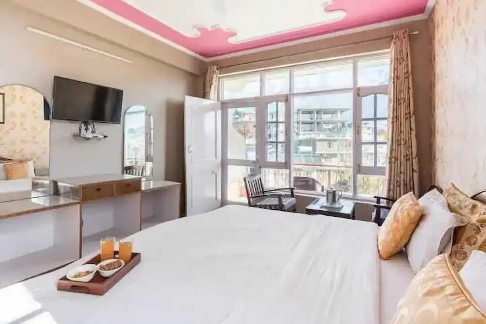 Hotel Snow Crest Inn