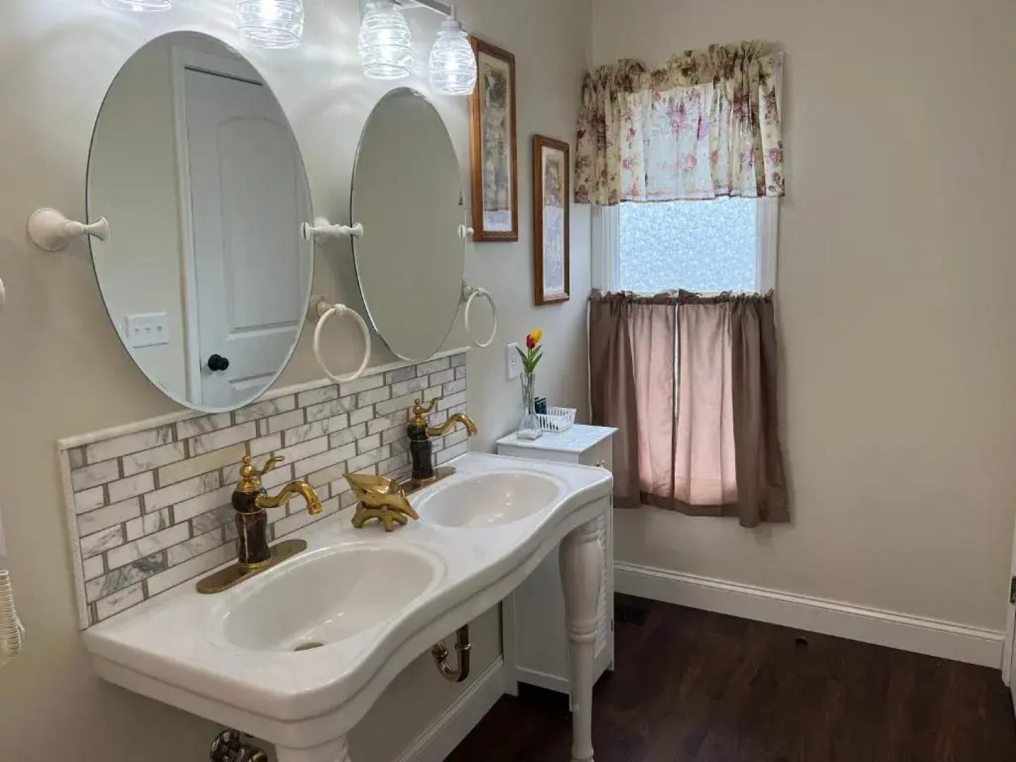 Holland Farmhouse Inn B & B