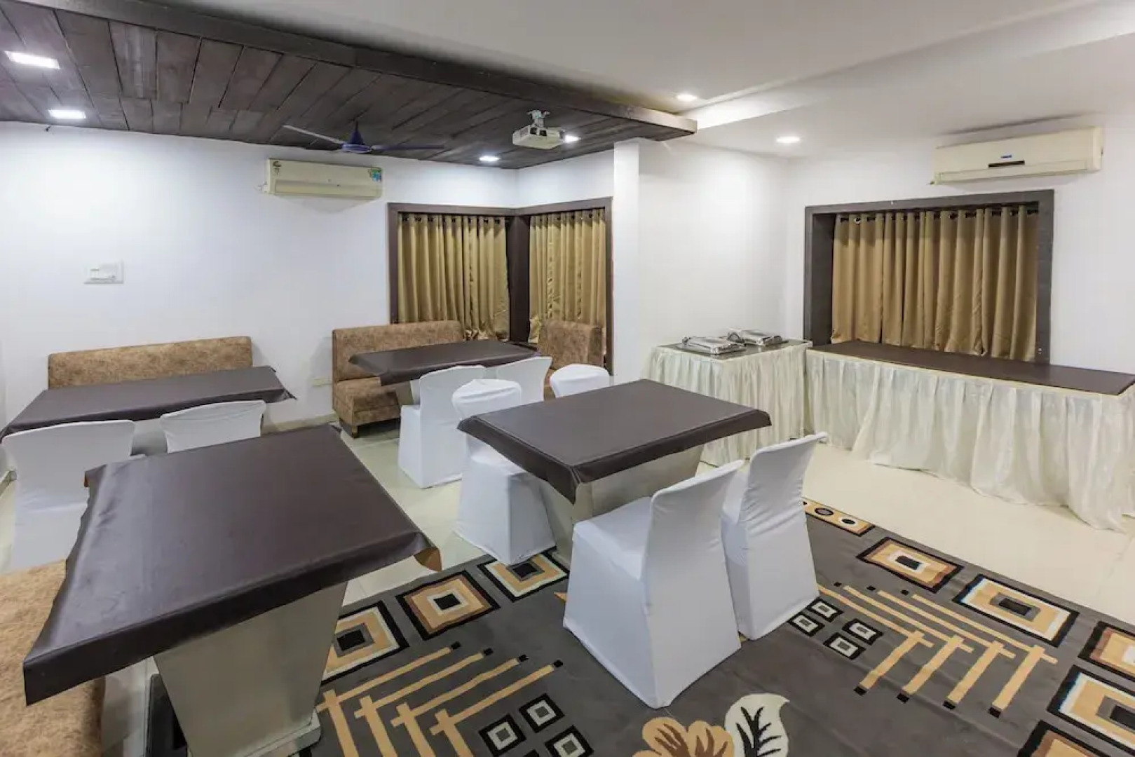 Treebo Trend Seven Suites