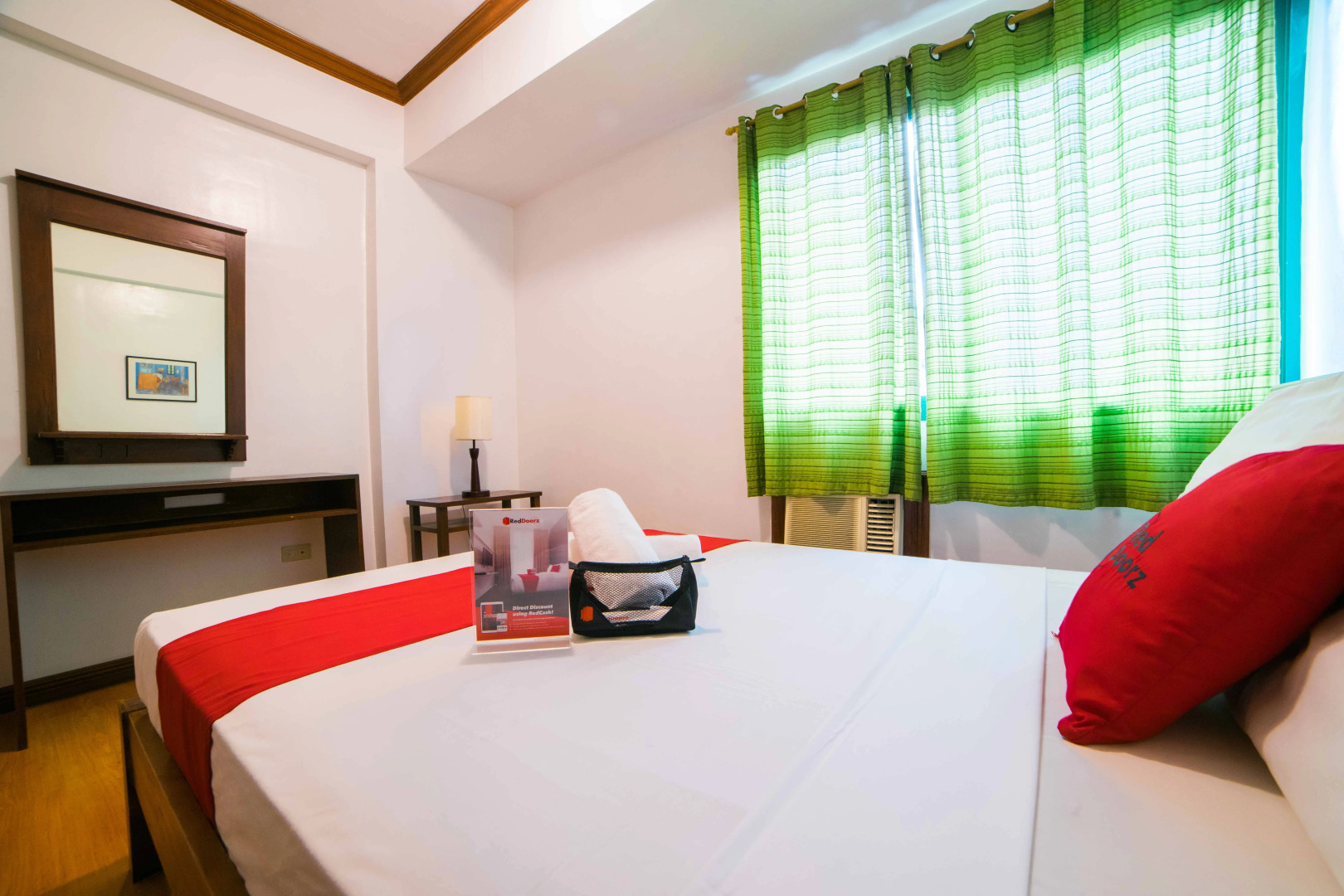 RedDoorz @ Moonwalk Paranaque