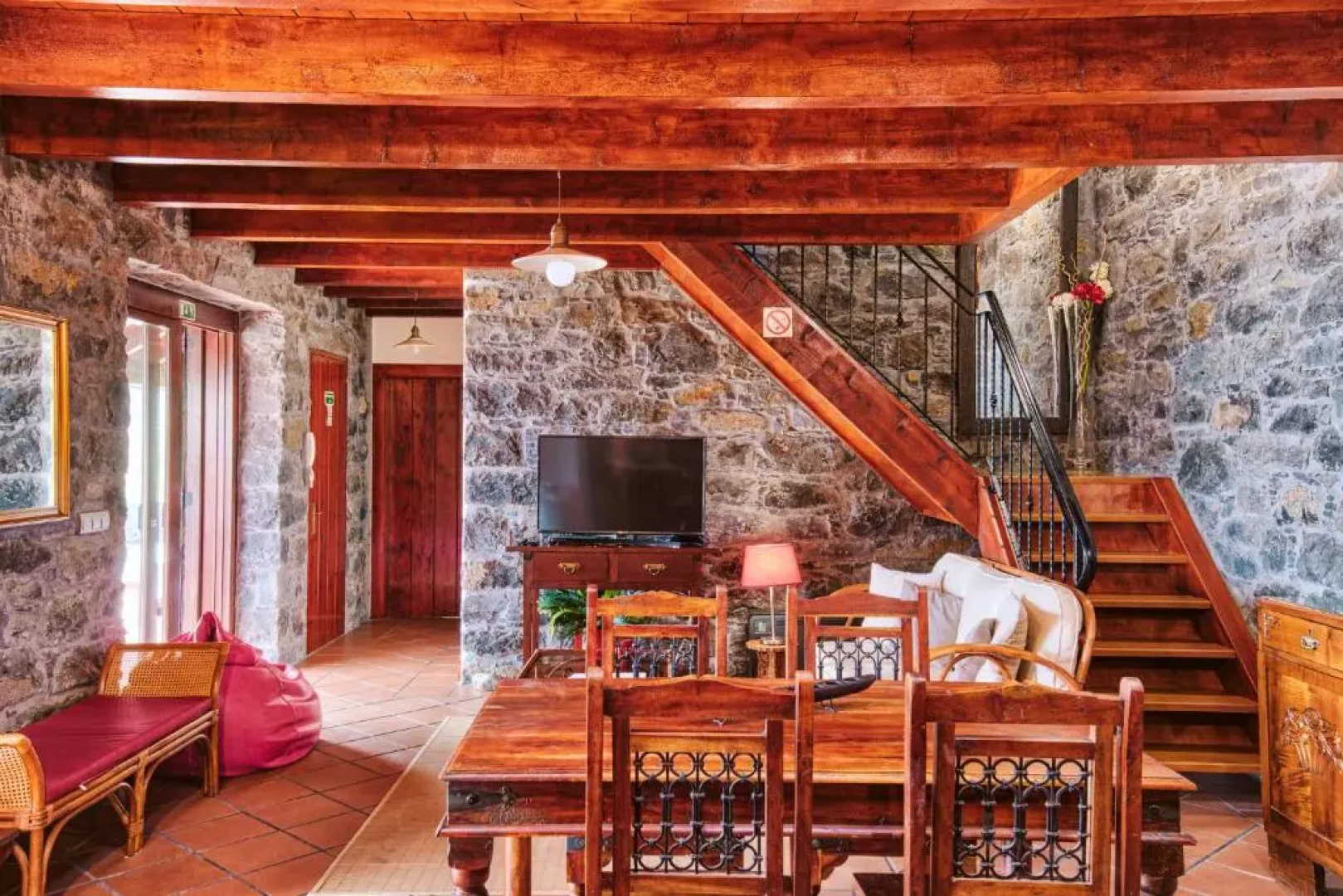 Seixal Sunny Villa