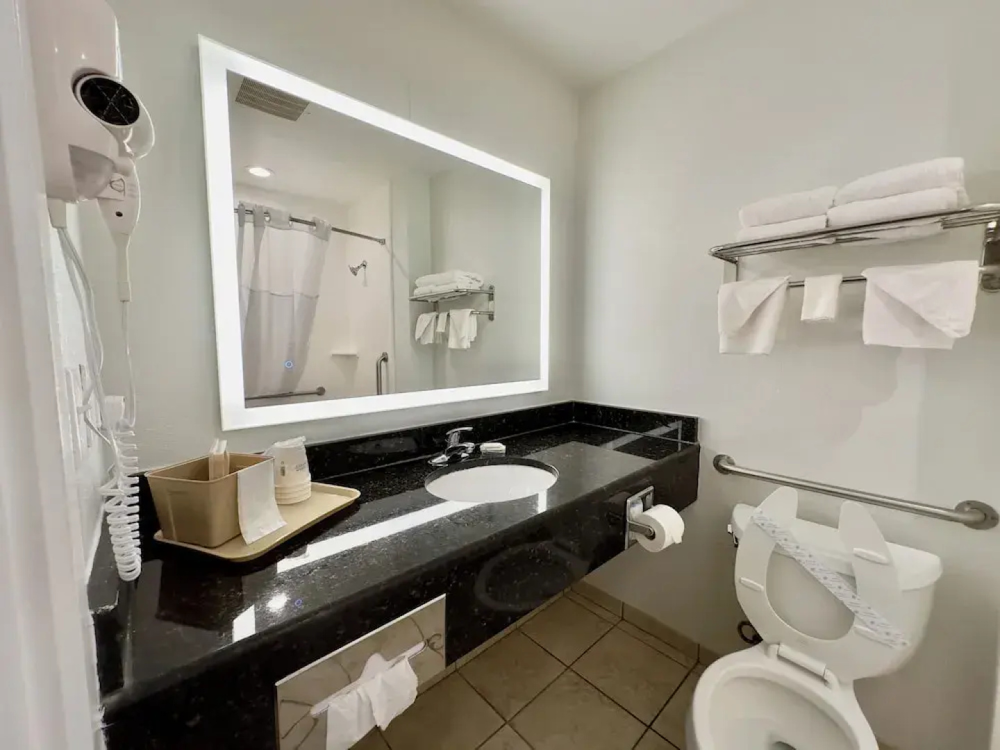 Days Inn & Suites Lakeland
