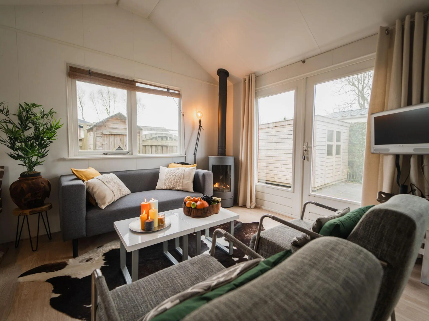 Nice chalet with a microwave, near the Wadden Sea