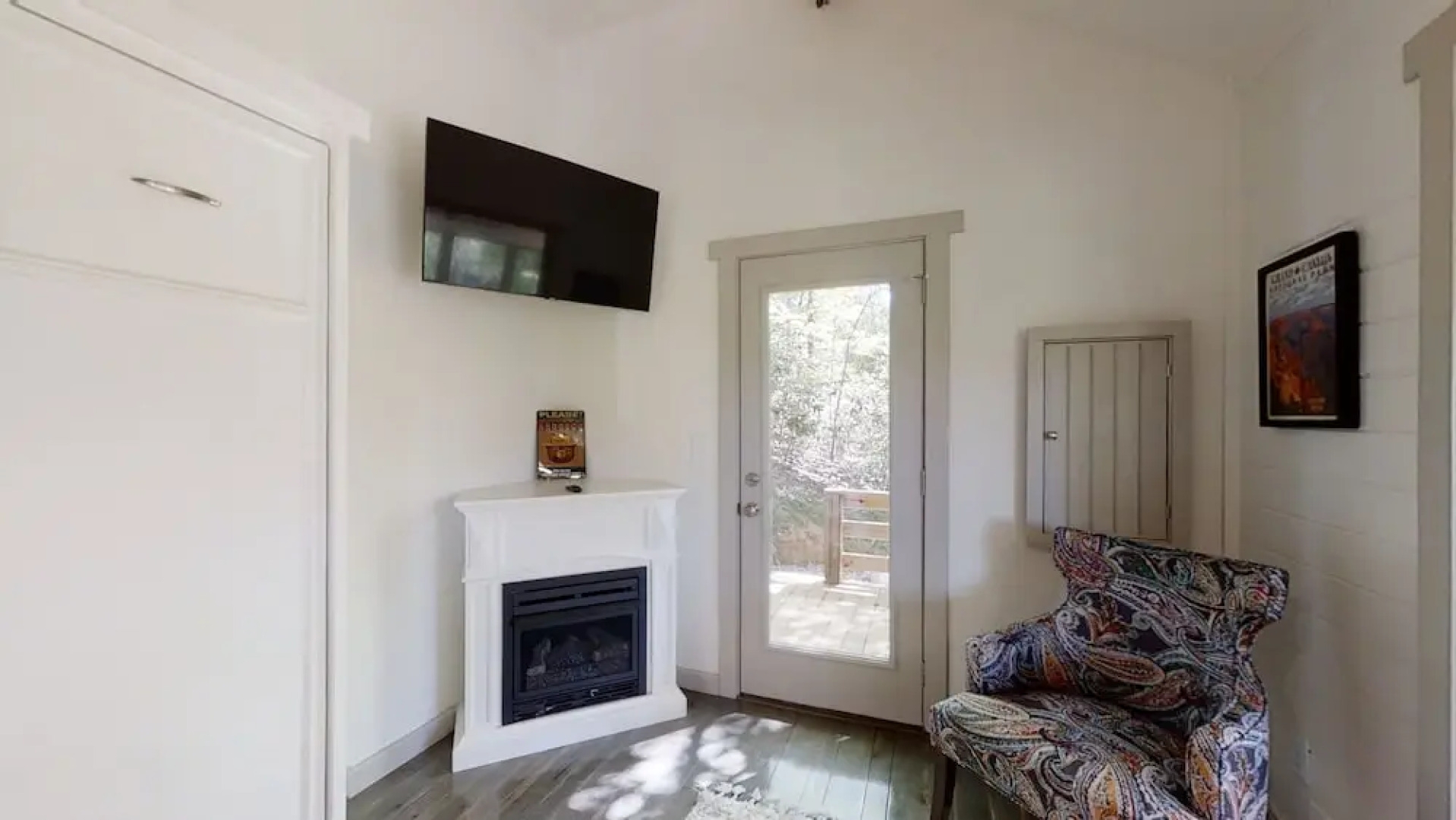 Happy Camper 1 Bedroom Cottage by RedAwning