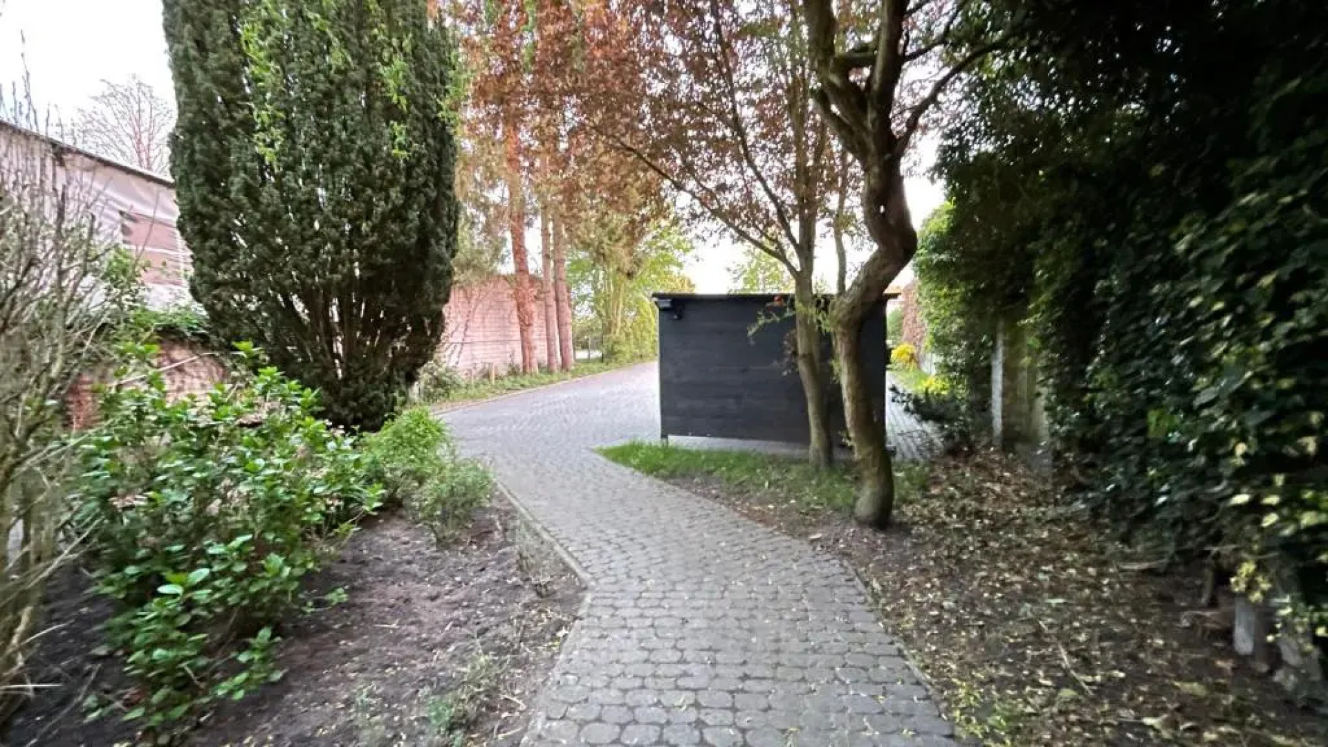 Geräumiges City-Apartment mit 4 Schlafzimmer und 2 Badezimmer mit Parkplätzen D46-OG