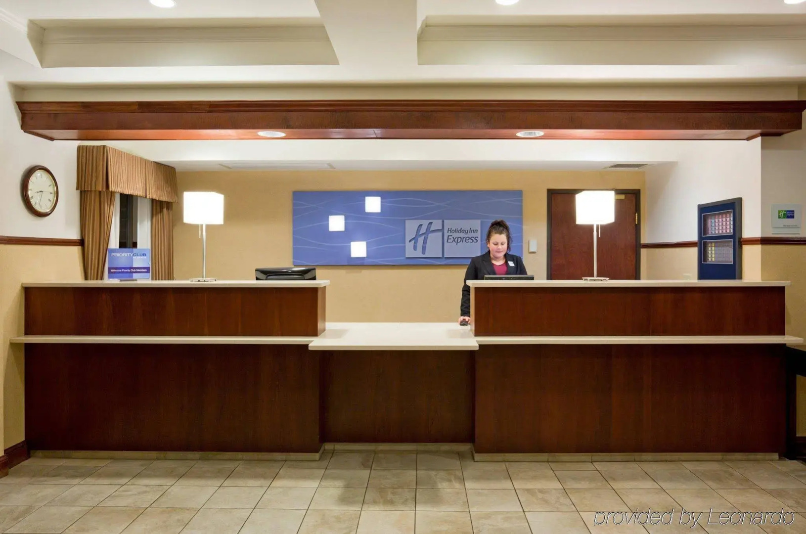 Holiday Inn Express Hotel & Suites St. Paul-Woodbury by IHG