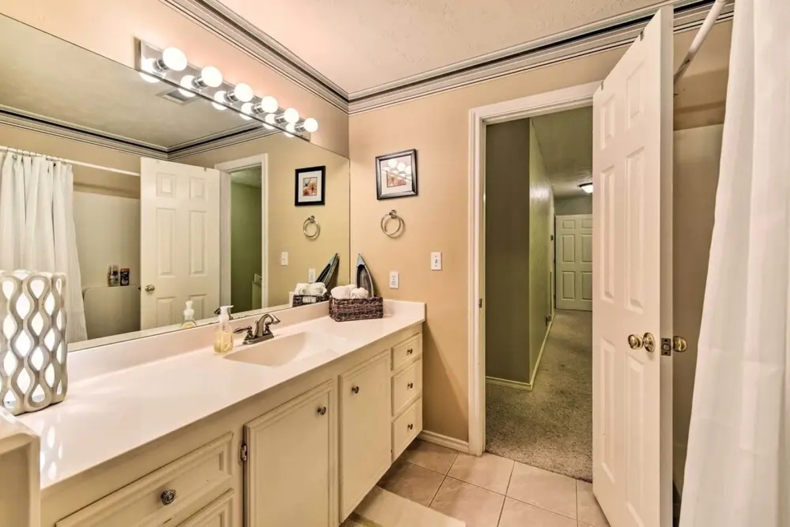 Quiet Lake Conroe Townhome w/ 2 Boat Slips!