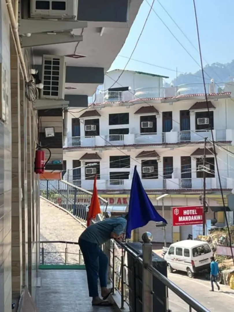 Goroomgo Girish Alay Homestay Uttarakhand