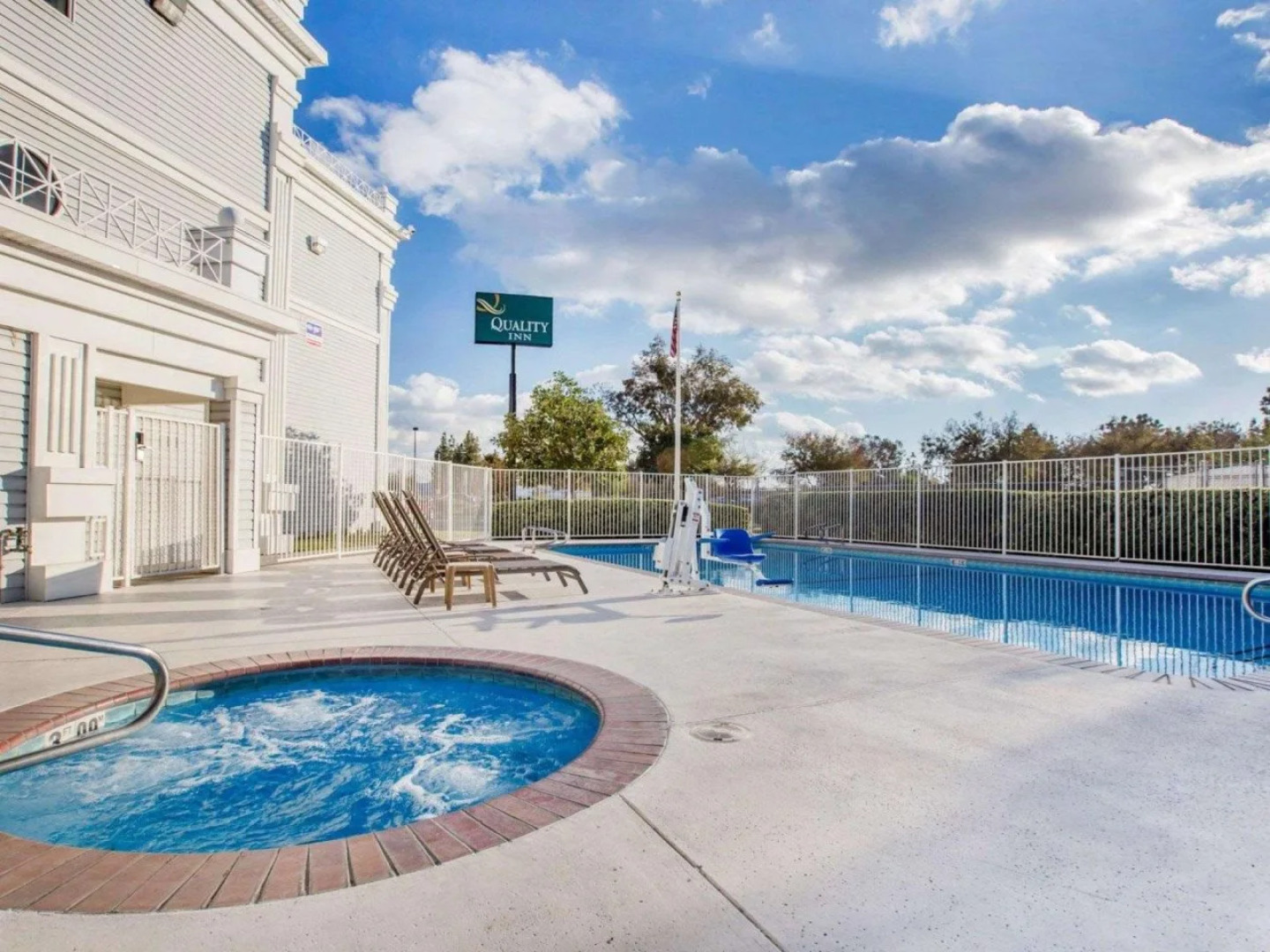 Quality Inn & Suites Tulare
