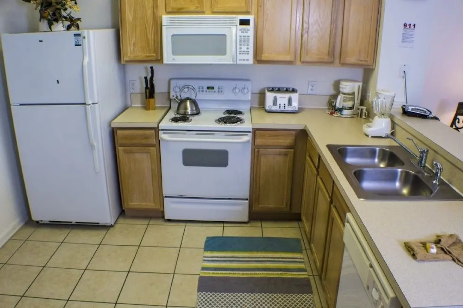 Neil's Windsor Hills Townhouse by RedAwning