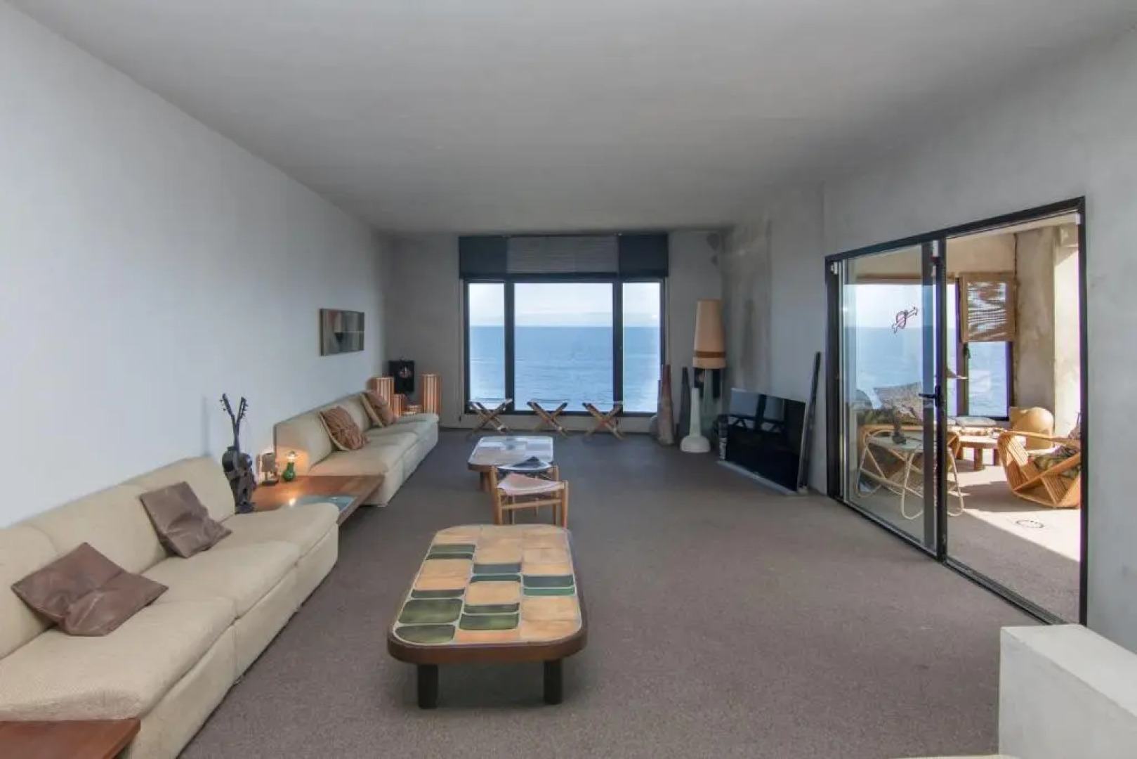 Exclusive Design Villa : 1080 m2, oceanfront, 2 swimming pools.