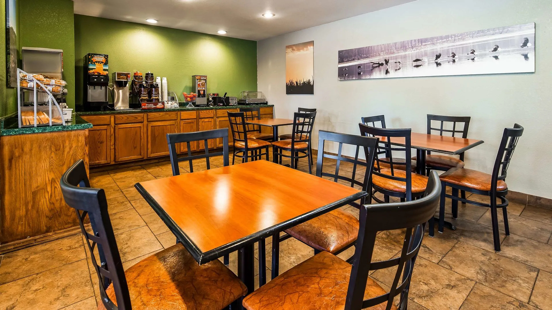 SureStay Plus Hotel by Best Western Bettendorf