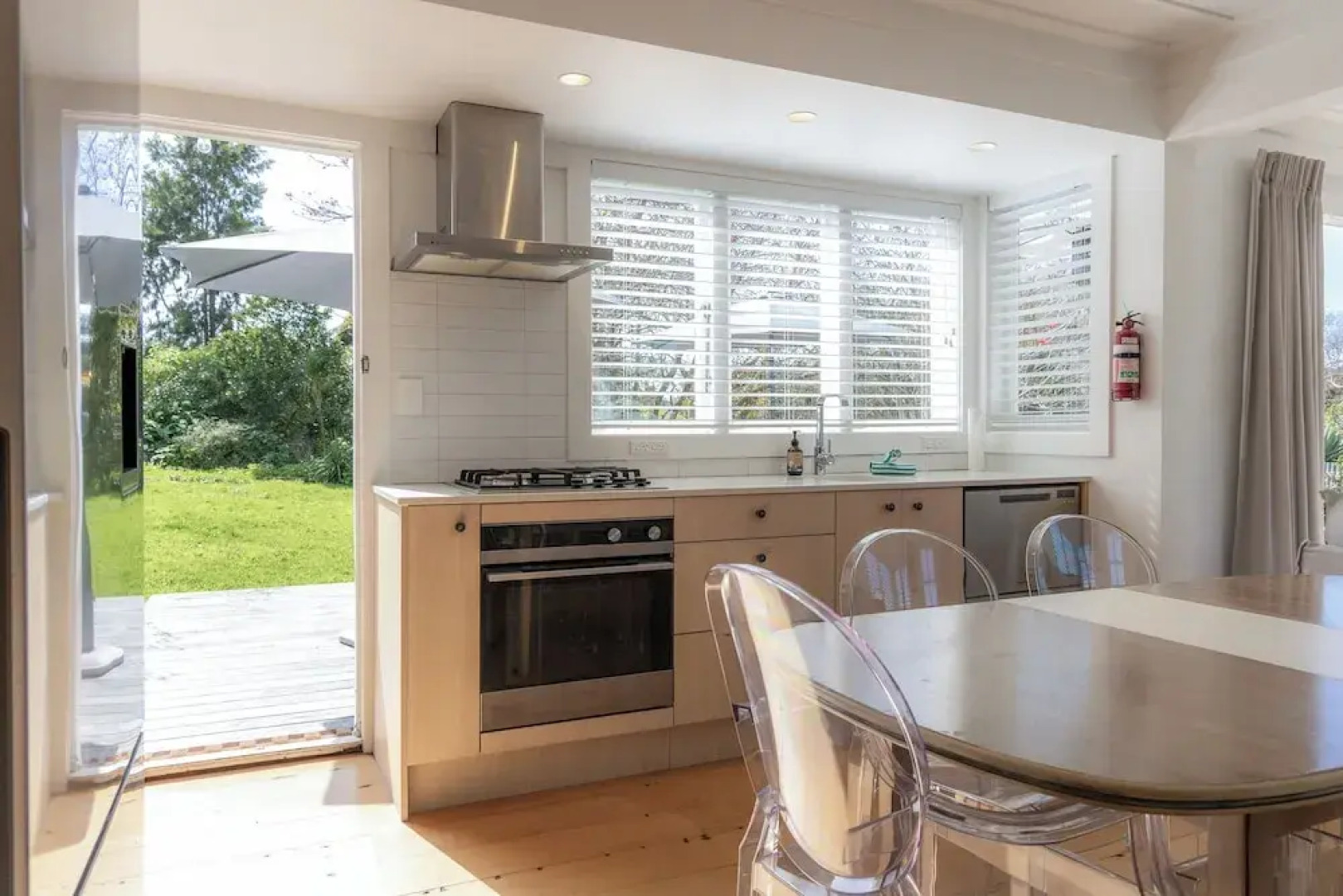 Tahatai Cottage with Spa Pool - Oneroa