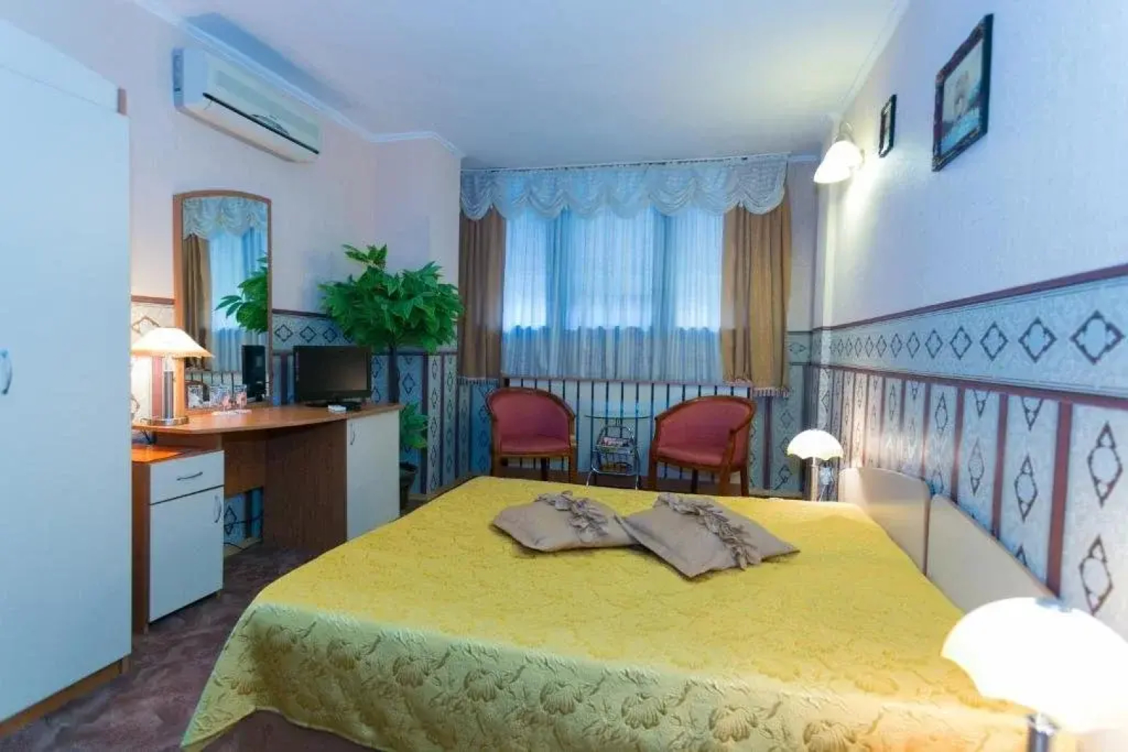 Yor-Daniel Hotel