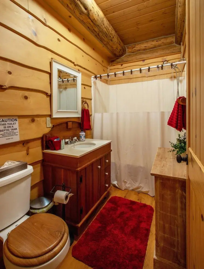 The Log Cabin 2 Bedroom Home by RedAwning