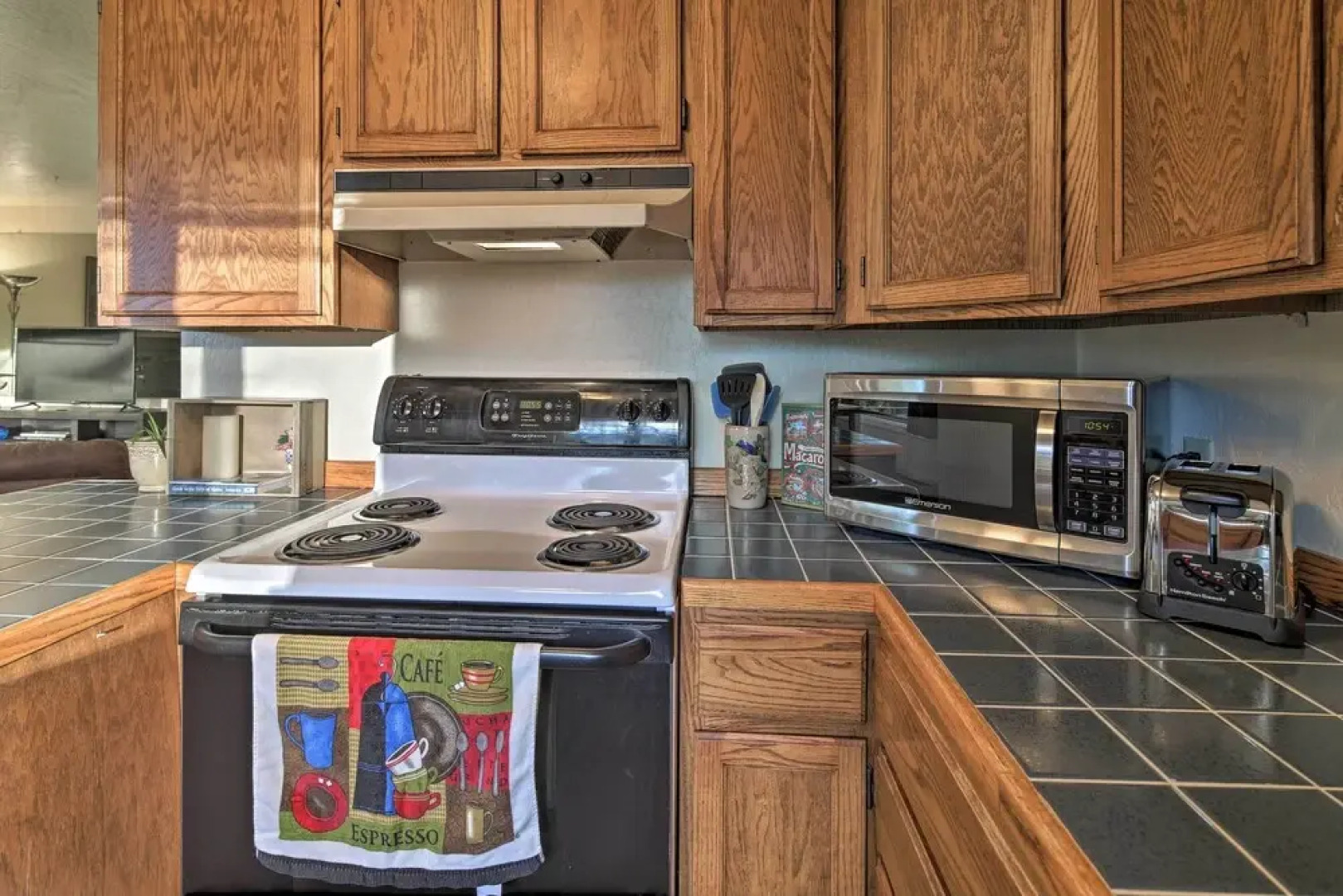 Cozy Retreat w/ Fire Pit - Near Mendenhall Glacier