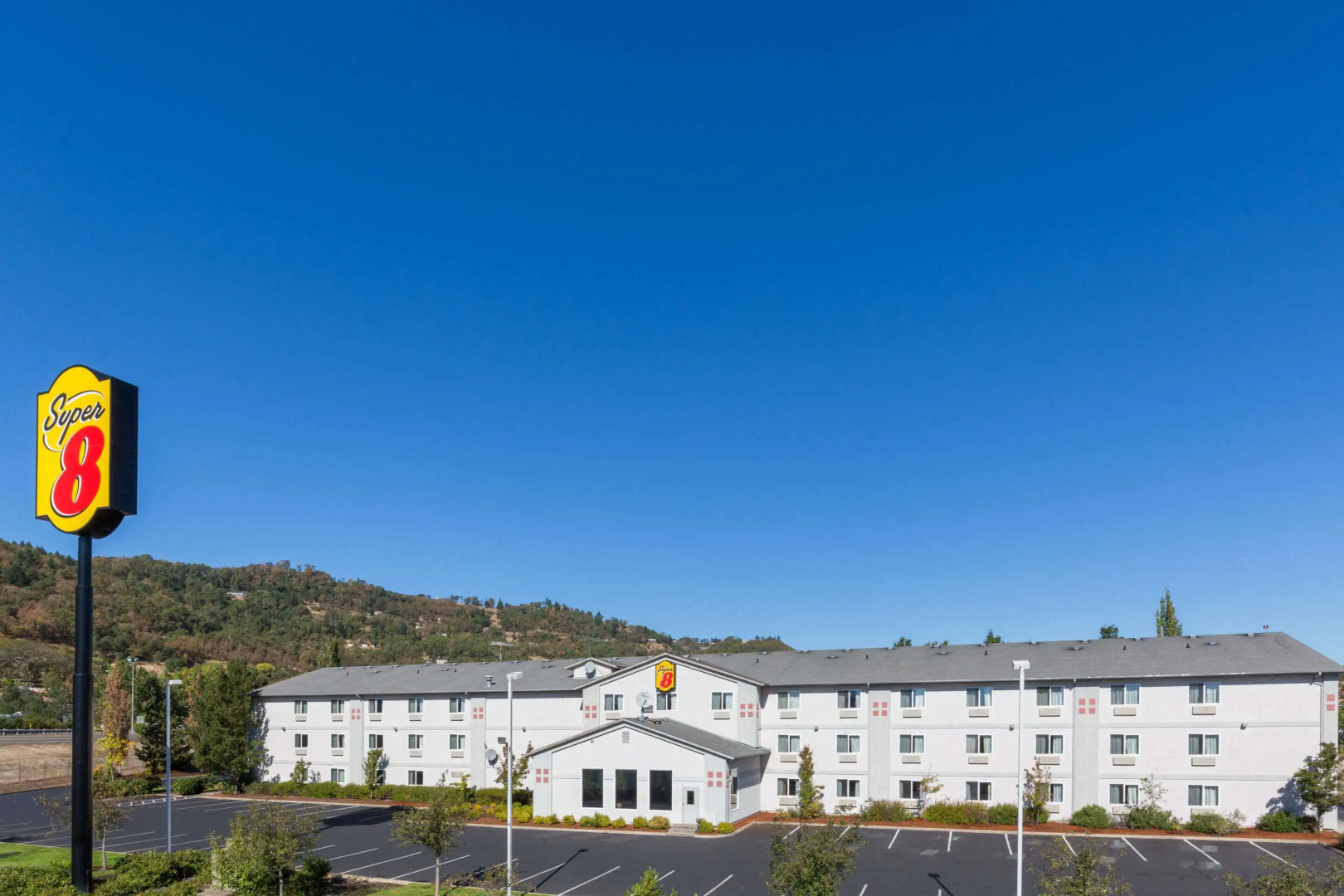 Super 8 by Wyndham Roseburg