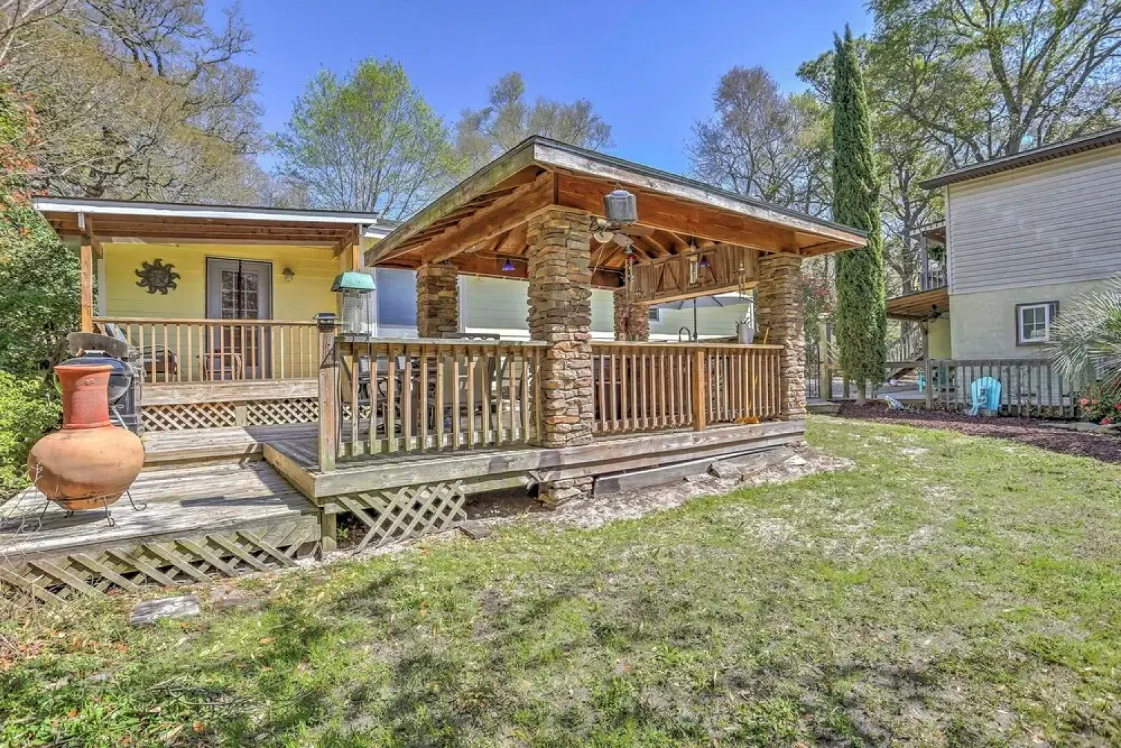 Ocean Isle Beach Studio w/ Patio - 1 Mi to Pier!