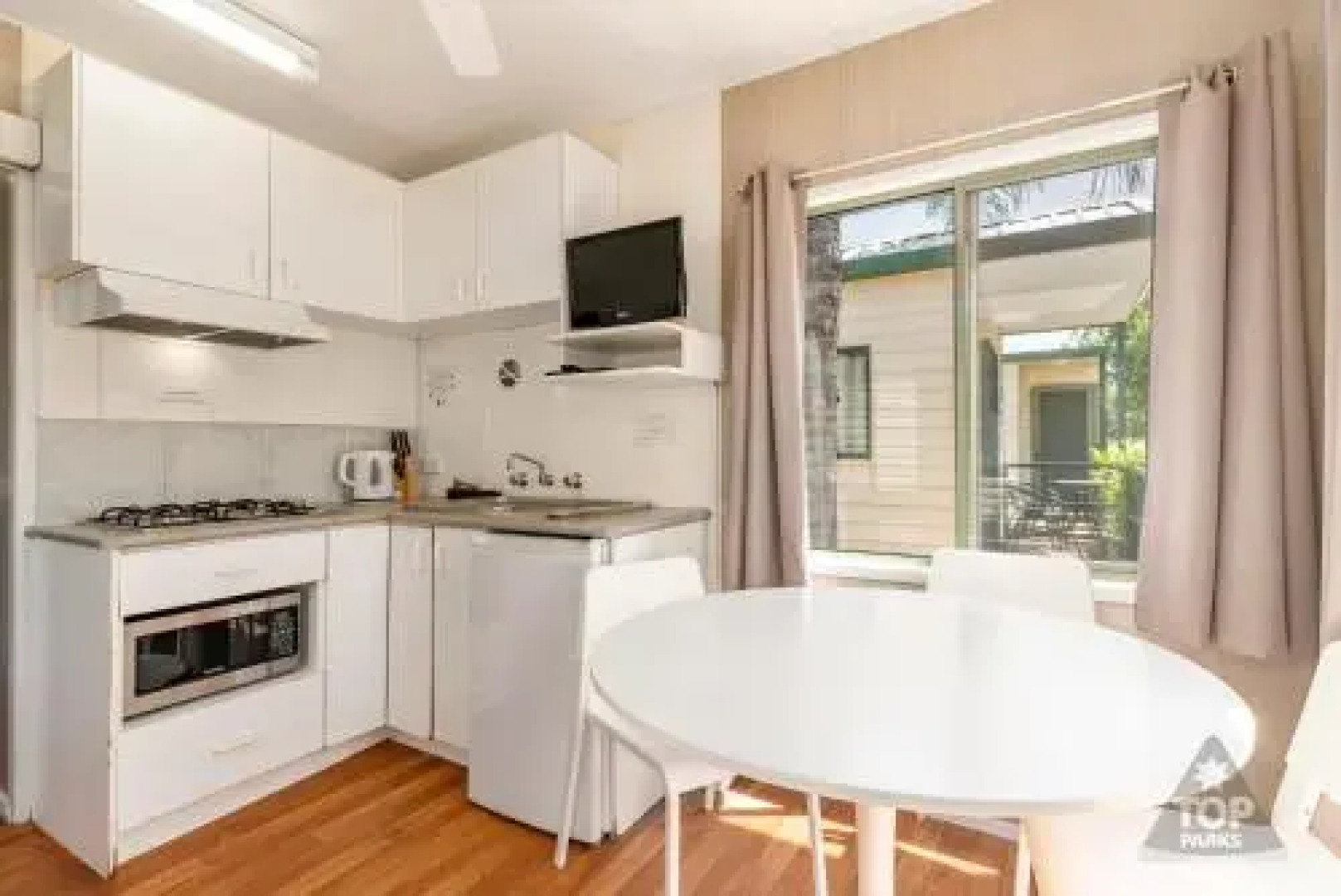 Sunset Top Tourist Park