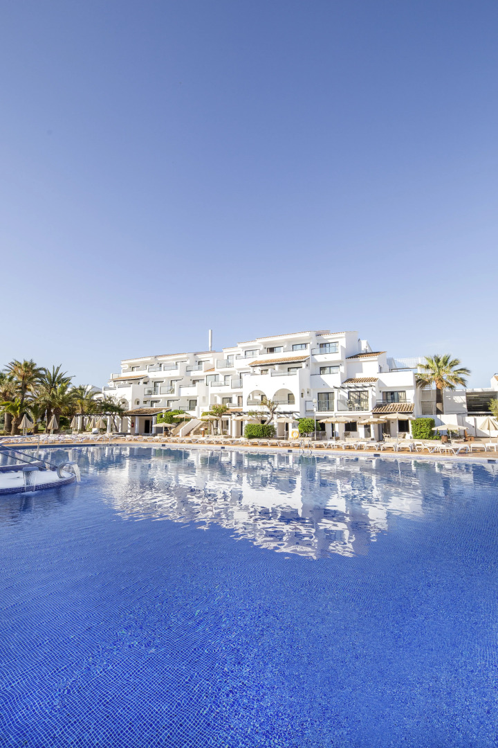 FERGUS Style Bahamas