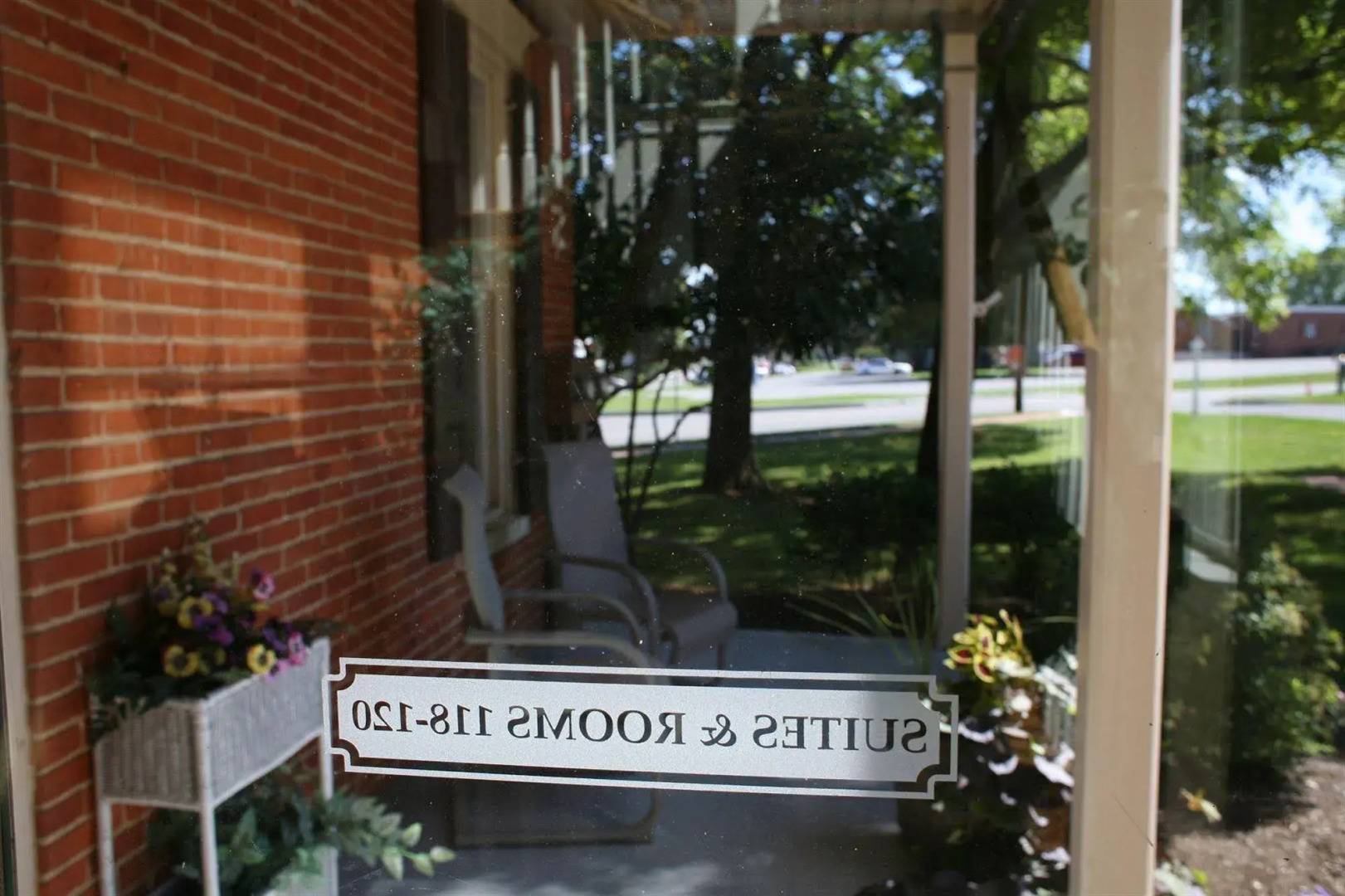 Bird In Hand Village Inn & Suites