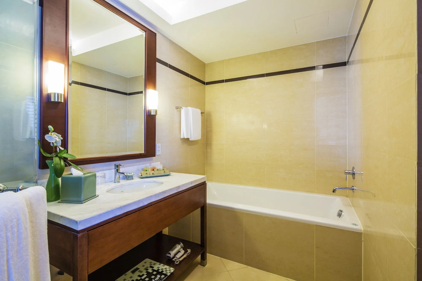 Отель Column Bangkok Hotel