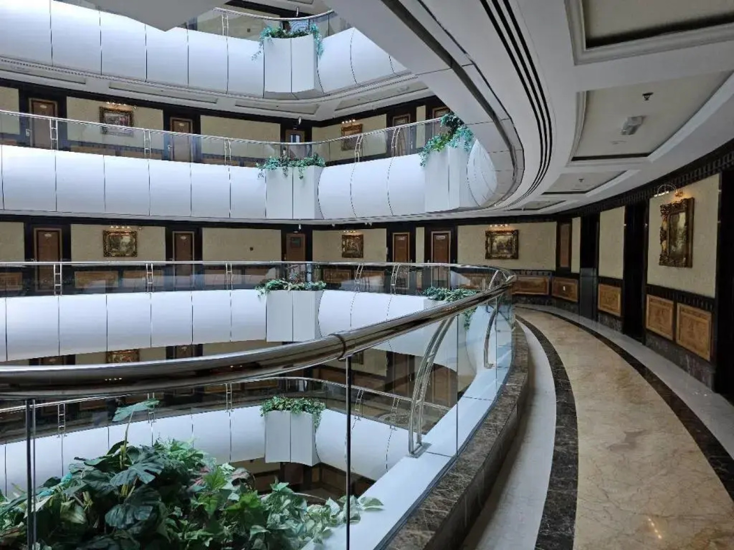 Royal Concorde Hotel & Suite