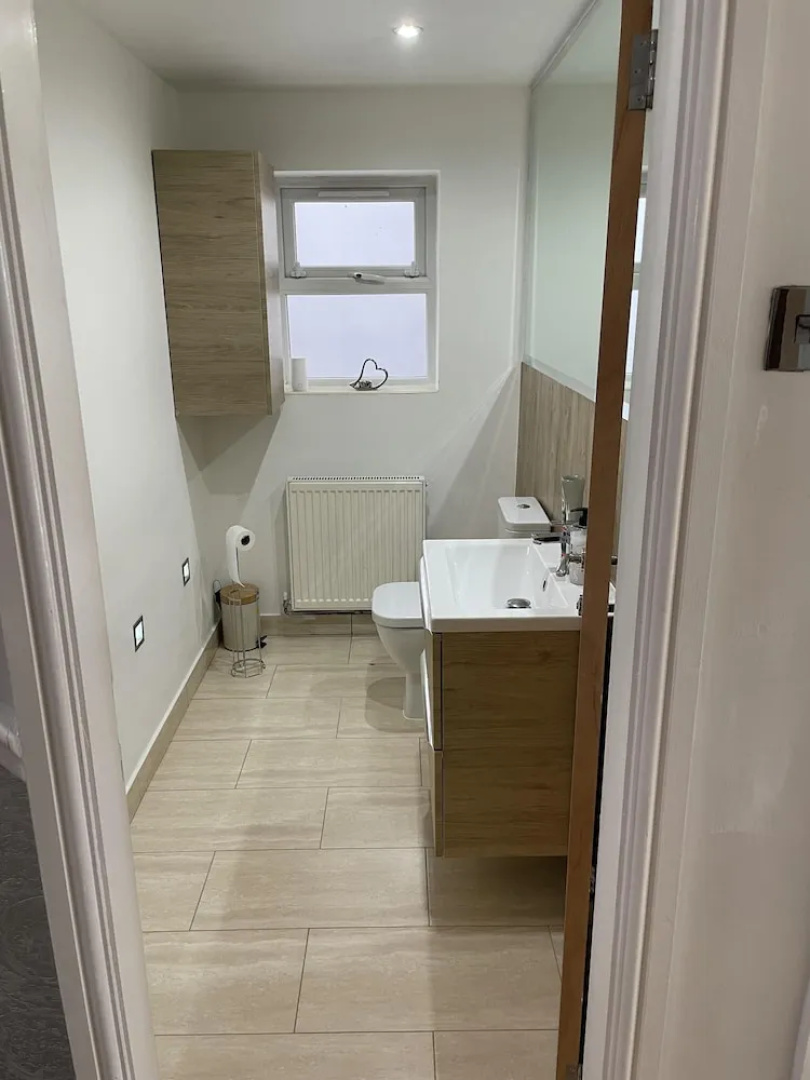 Beautiful 5-bed House in Walsall