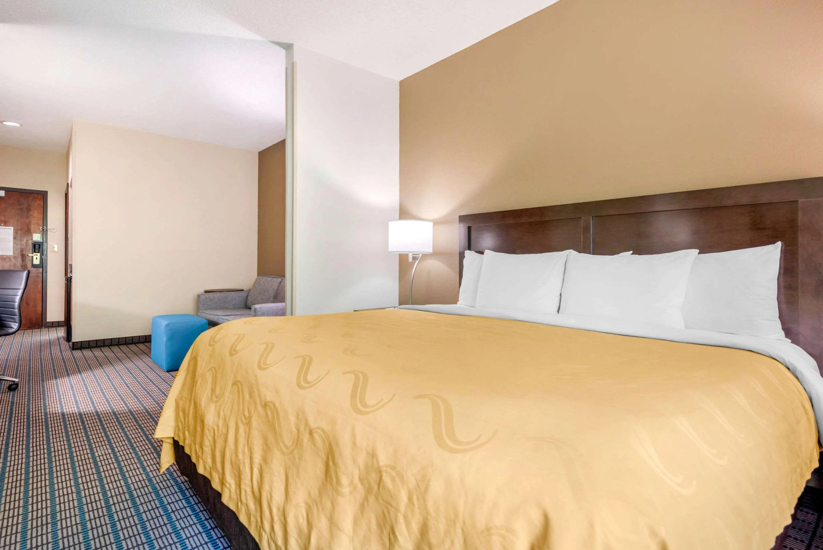 Comfort Inn & Suites Cincinnati Uptown Clifton