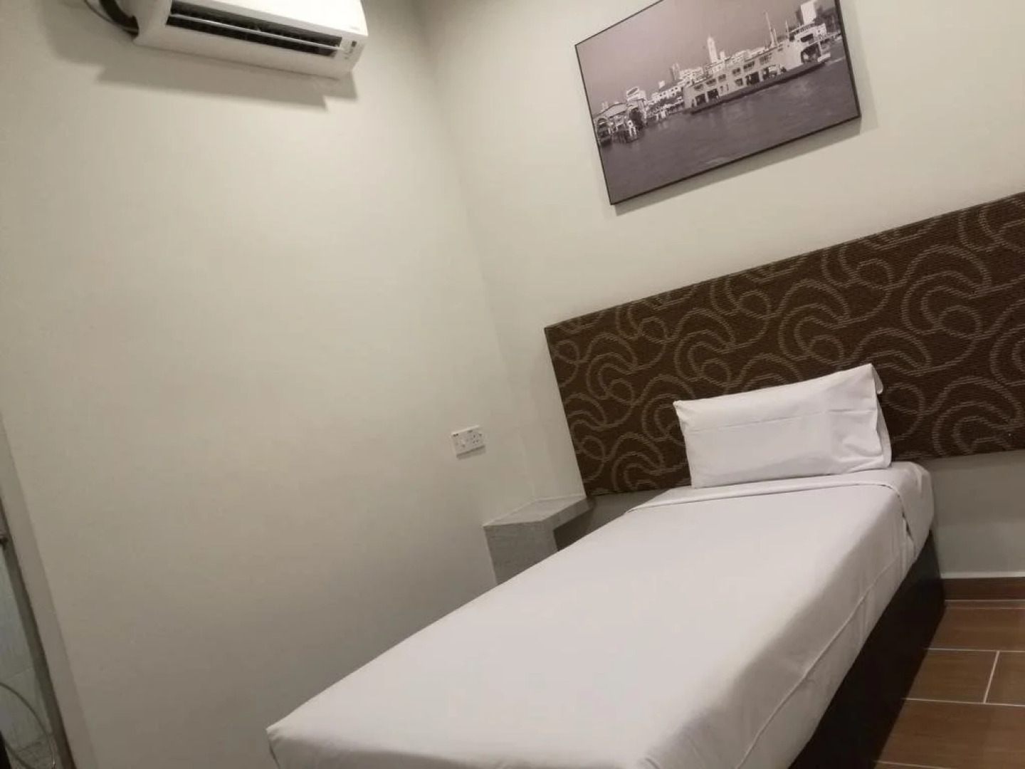 Station Gold Budget Hotel