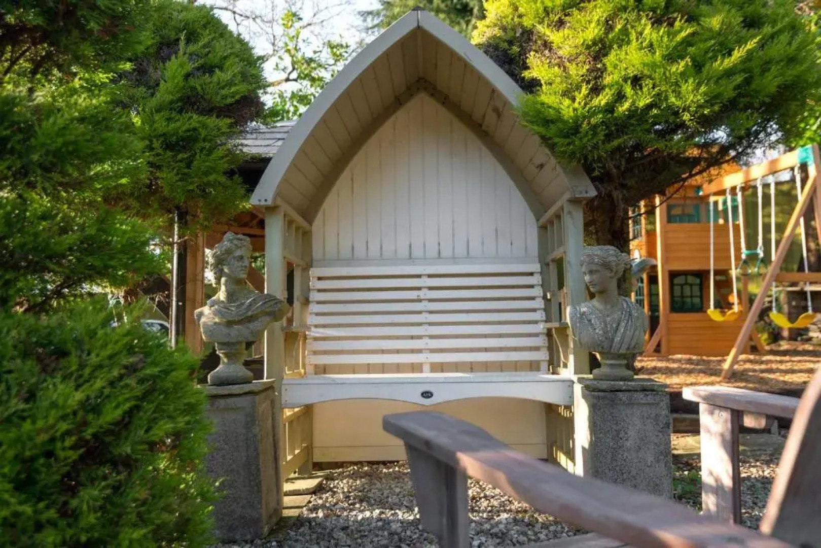 Forest Drove Cottage · Idyllic New Forest 6 Bedroom Thatched Cottage