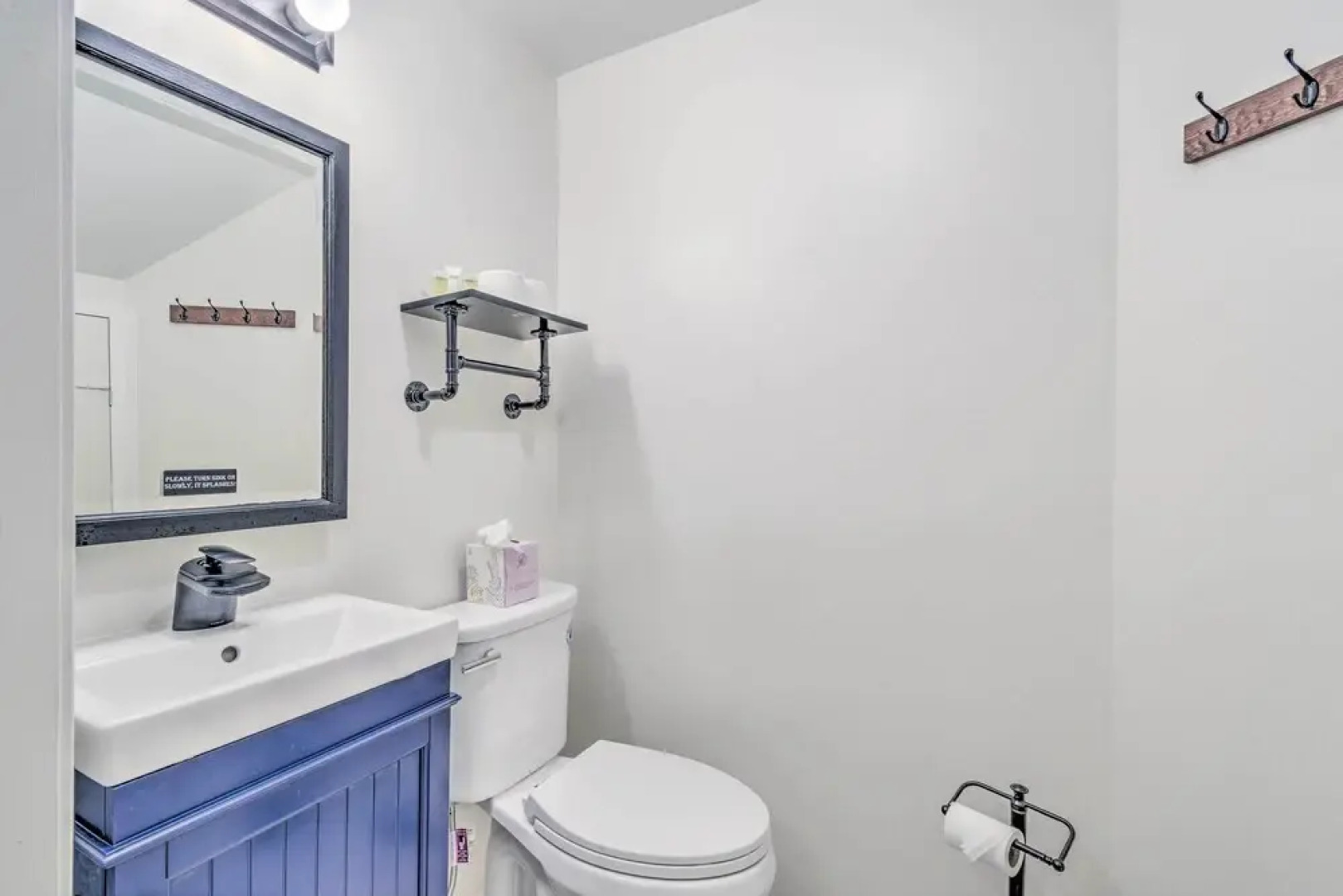 Watkins Glen Lakeview Cottage w/ Waterfall!