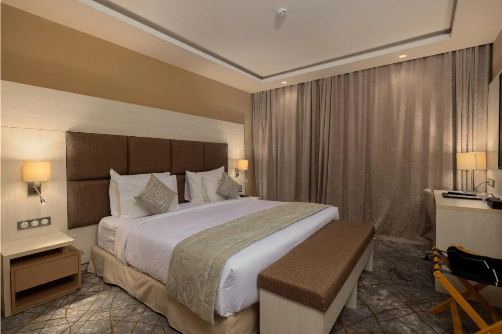 2H Hotel