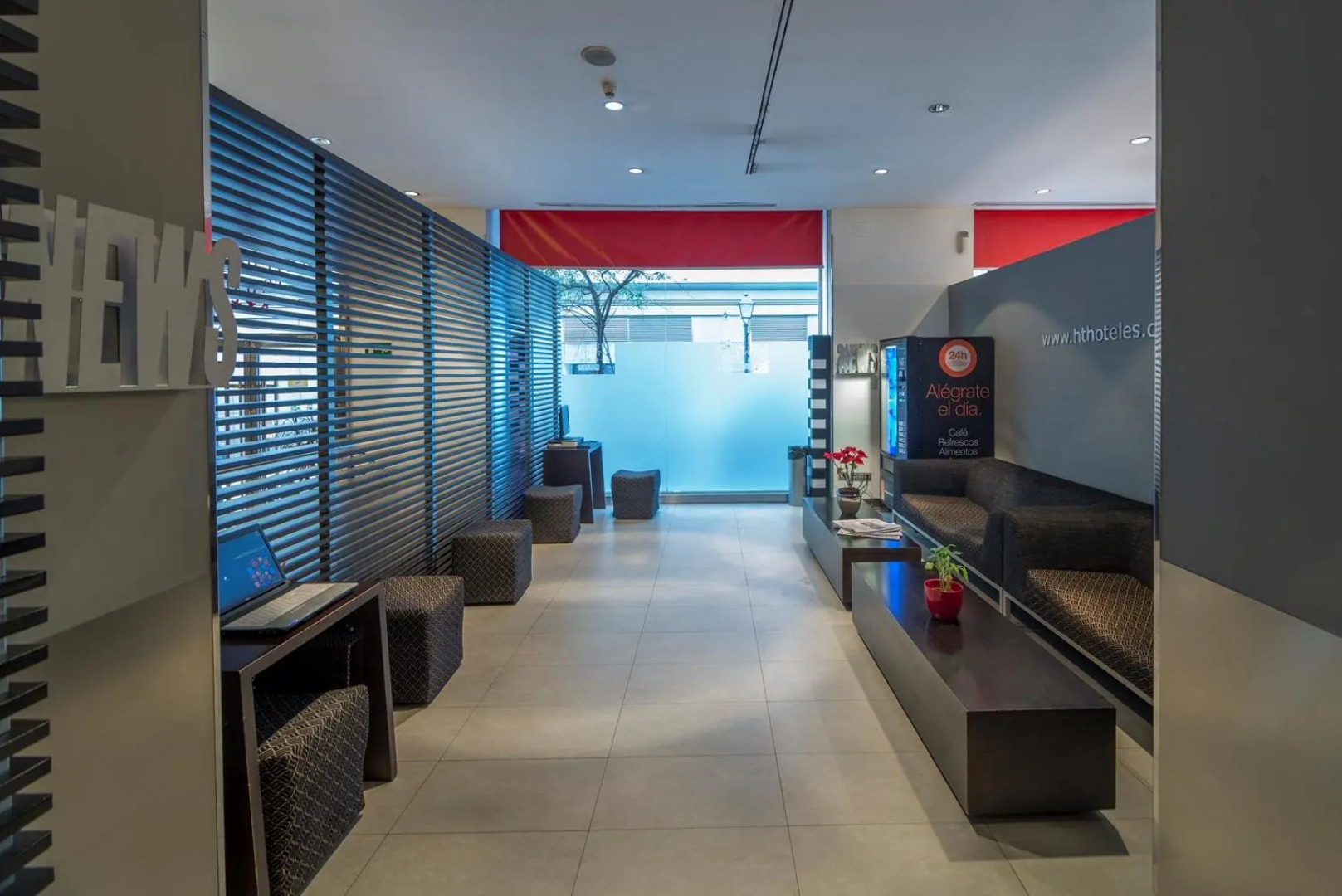 Отель Petit Palace Triball