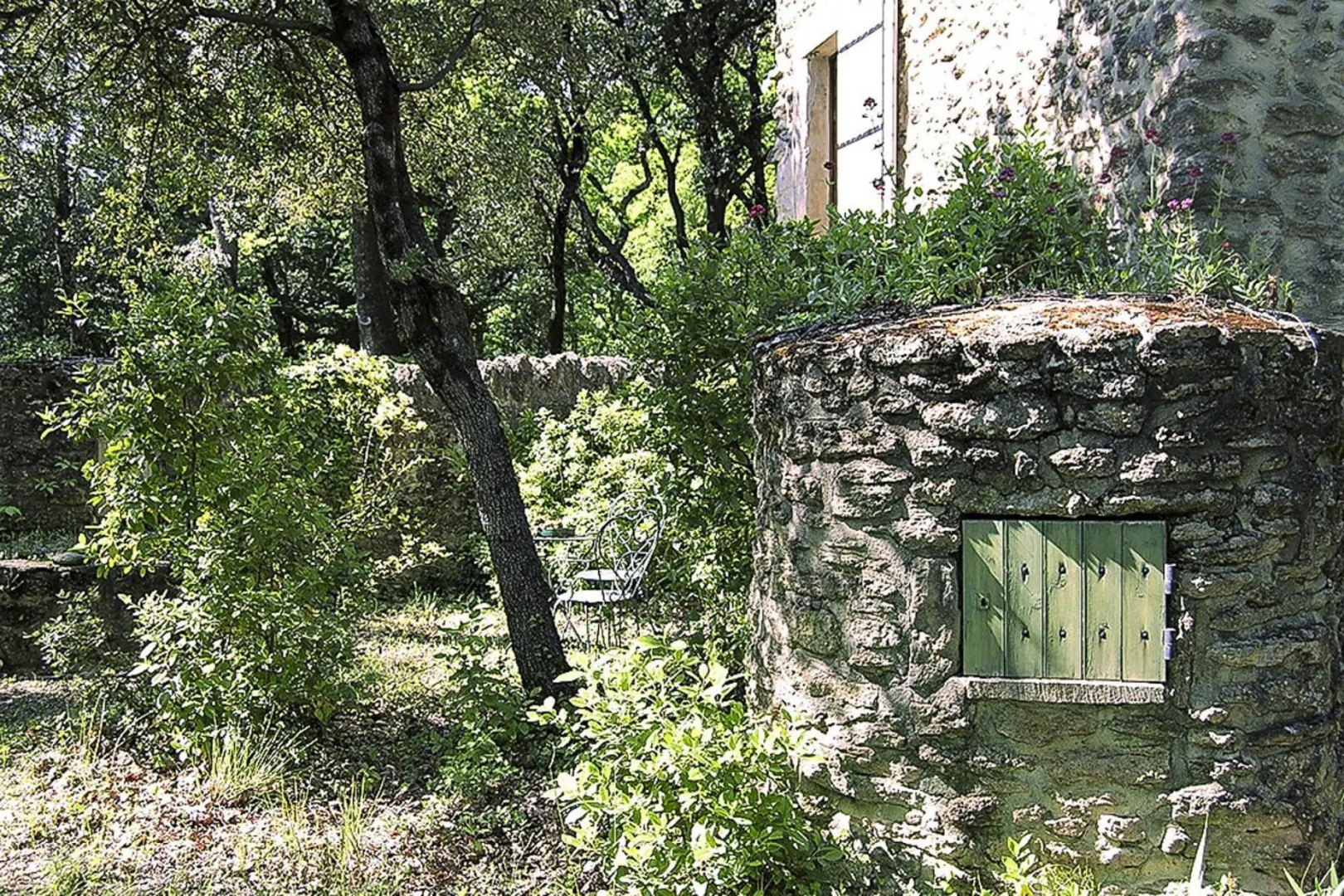 Pretty stone house with own terrace and private garden, Grignan