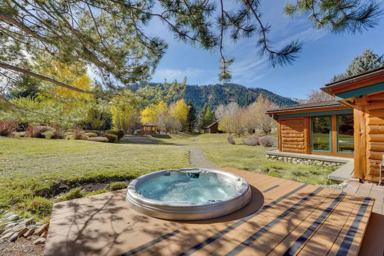 Sun Valley Log Home w/ Hot Tub & Mtn Views!
